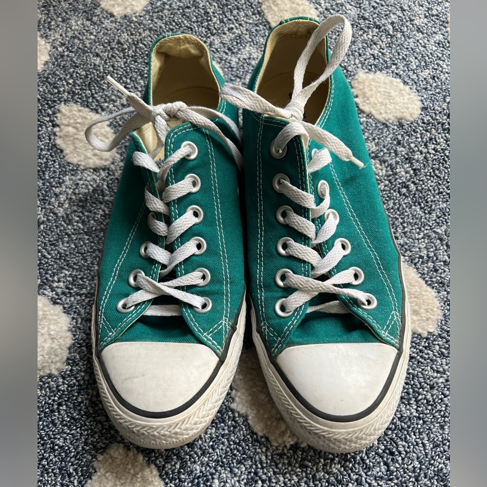 Unisex Converse, Women size 8 or Men size 6. Teal color shoes.